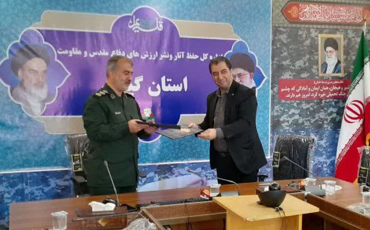 امضای تفاهم نامه در حوزه برنامه ها و اقدامات فرهنگی جهاد دانشگاهی و اداره کل حفظ آثارونشرارزشهای دفاع مقدس استان گیلان با حضور روسا و معاونین در سالن جلسات مرکز فرهنگی دفاع مقدس